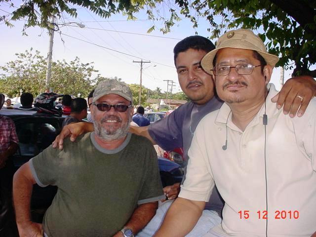 Norman Espinosa (lentes oscuros) y Ramon Mejia